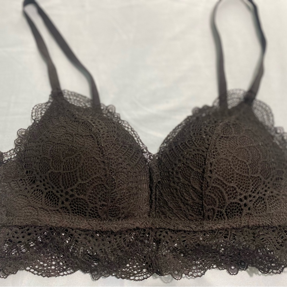 ❤️❤️Sexy H&M Black Lace Bralette with Scalloped Trim & Adjustable Straps